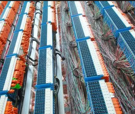 原子VPN 是一款流行的网络安全和隐私保护应用程序，旨在帮助用户保护网络安全、隐私和数据。原子VPN 提供跨平台的保护服务，包括电脑、手机和其他设备，用户可以在不同设备上使用同一账户进行安全连接